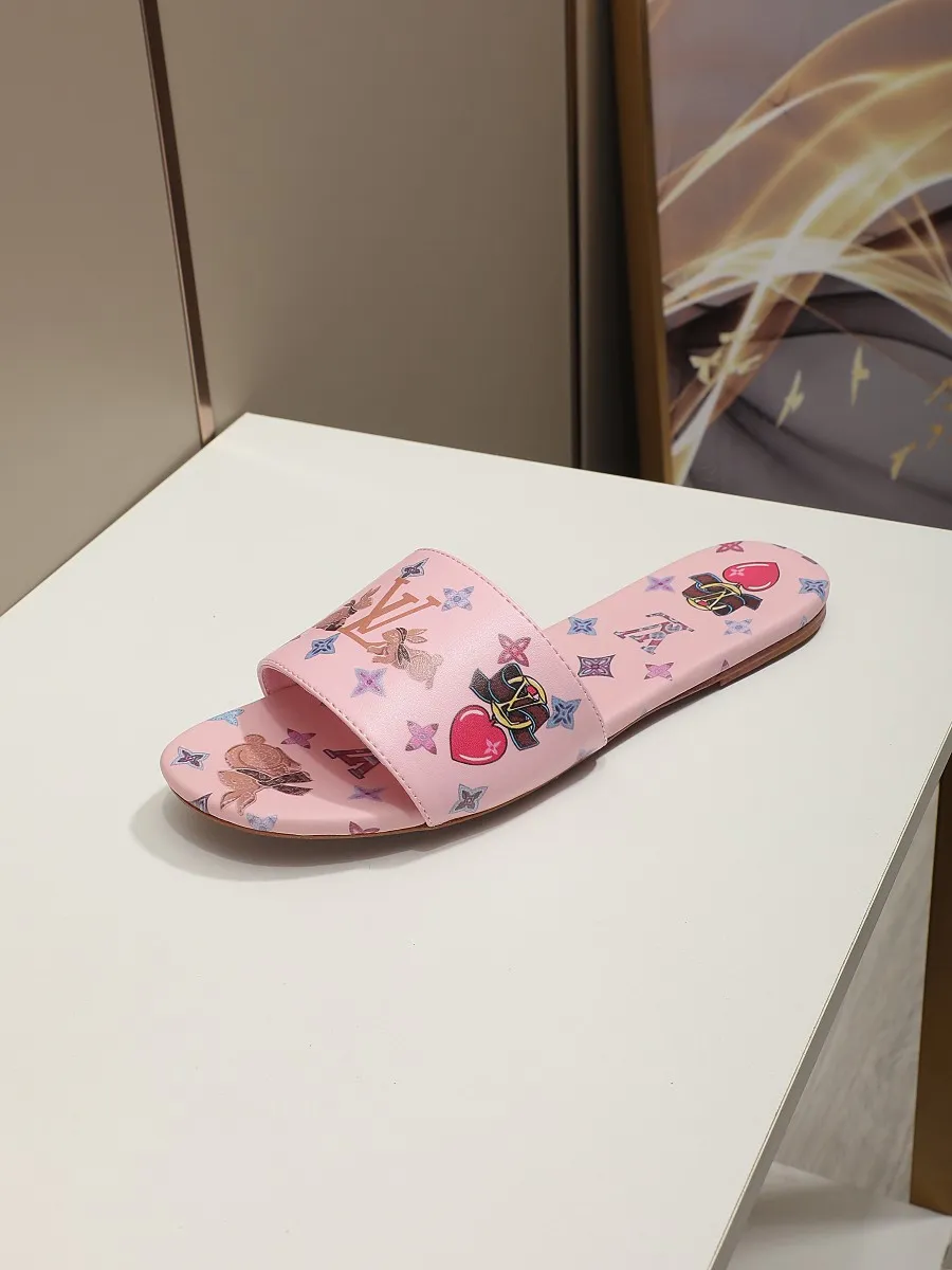 👟👟Ex-factory price 320👟👟 LV’s new flat-low flip-flops, 5D printed jade rabbit pattern, cowhide surface and sheepskin lining, genuine leather bottom imported from Italy, size 35-41